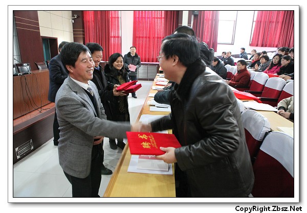 12月17日上午,我校于多功能厅举行淄博家长会成立大会